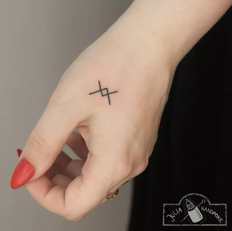 Small crossing arrows hand-poked tattoo on hand