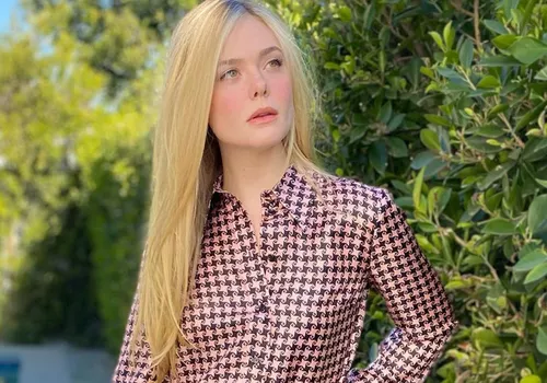The actress Elle Fanning with straight, fine hair.