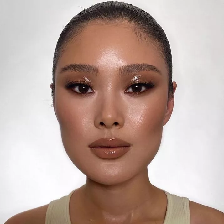 Holiday Makeup Looks Glossy