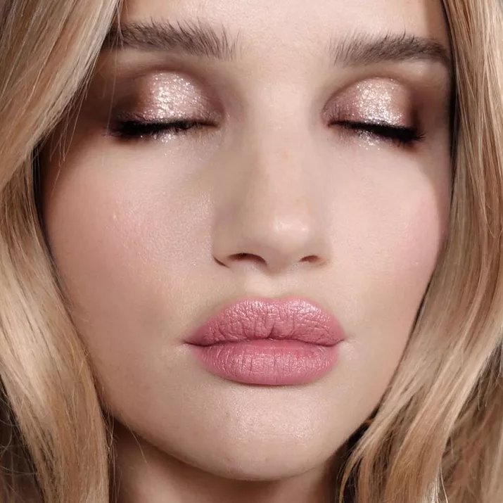 Holiday Makeup Looks Champagne Shimmer Rosie Huntington-Whiteley