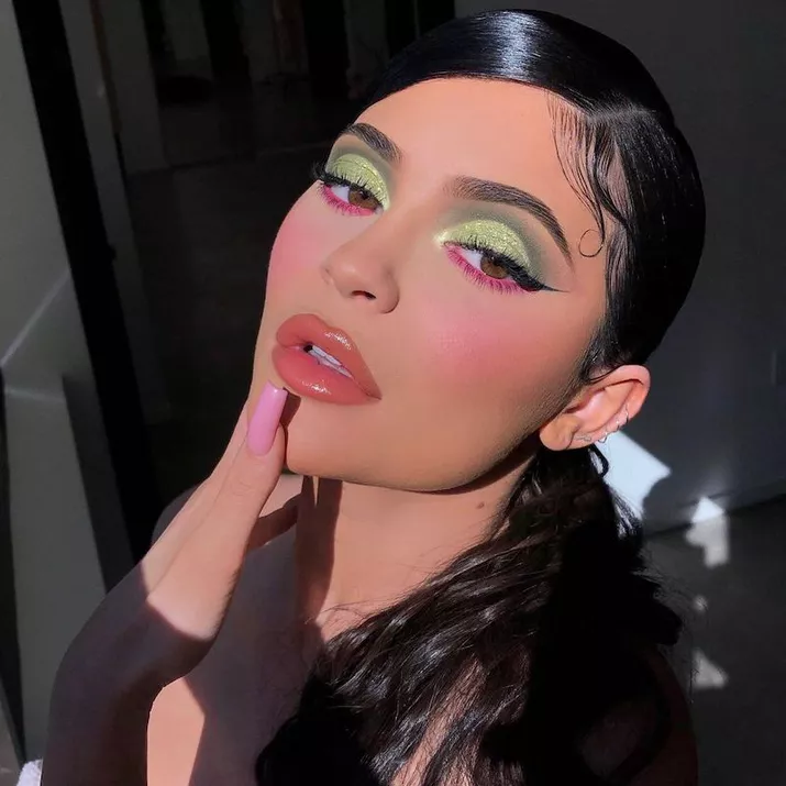Holiday Makeup Looks Red and Green Kylie Jenner