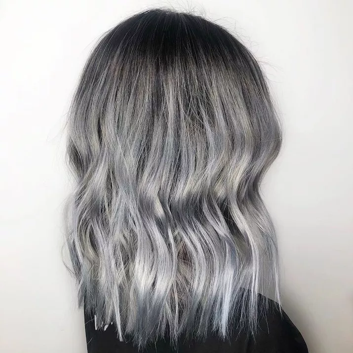Shoulder-length titanium hairstyle with piecey waves