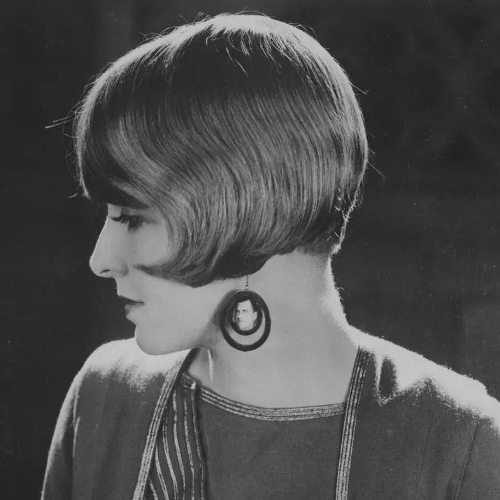 Actress Claire Windsor wears a short, classic wedge haircut