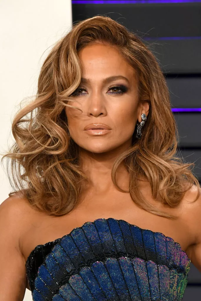 Jennifer Lopez curly medium-length hair