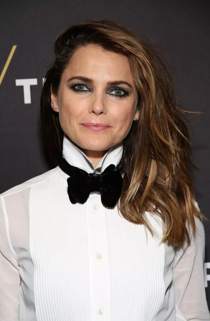 Keri Russell deep side-parted mid-length hair and smokey eye