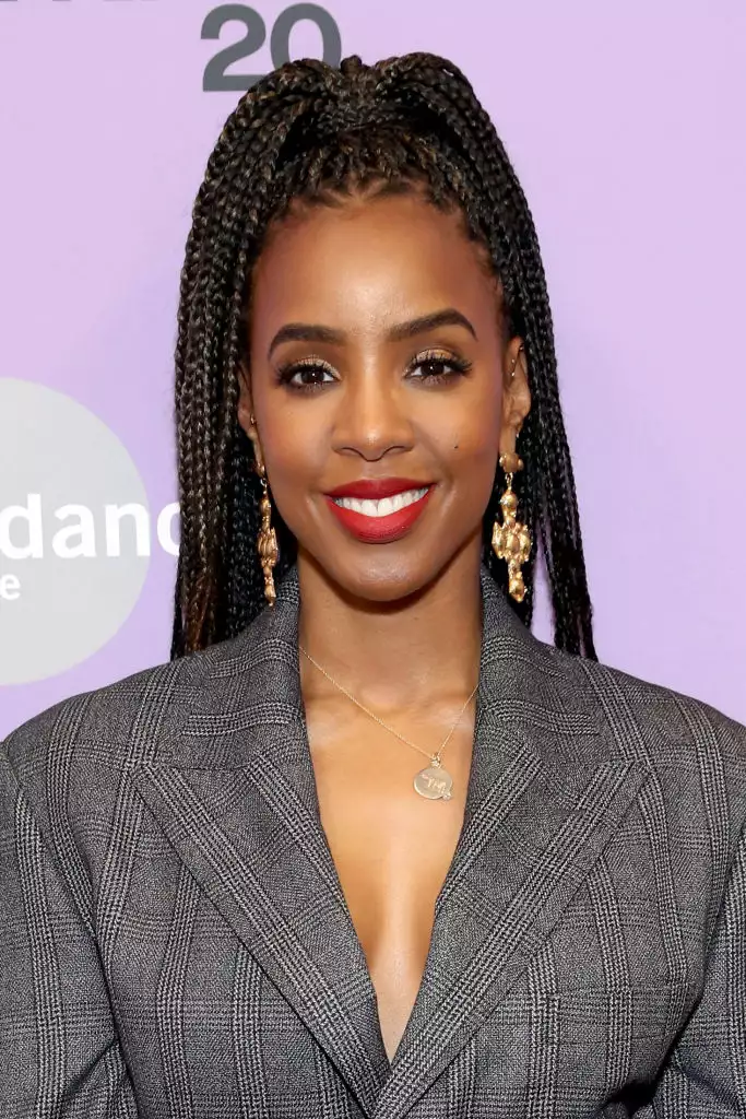 Kelly Rowland with her braids pulled into a ponytail