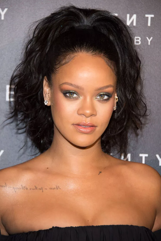 Rihanna curly high ponytail