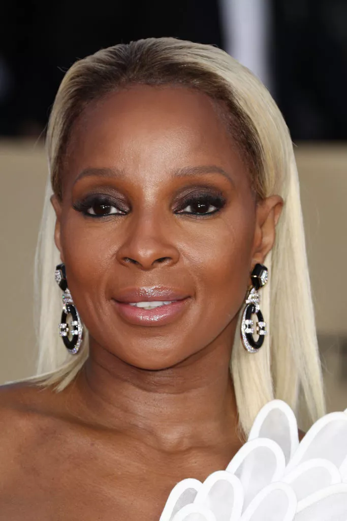 Mary J Blige straight platinum blonde hair with dark roots