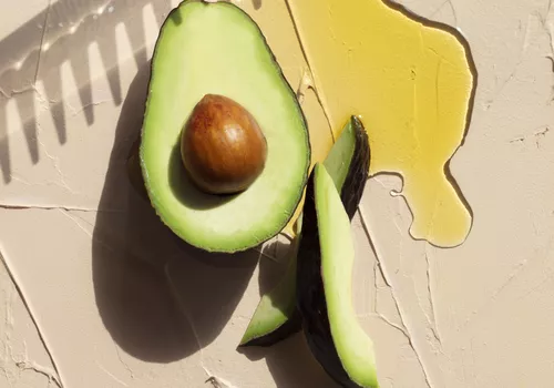 a comb, half an avocado and oil
