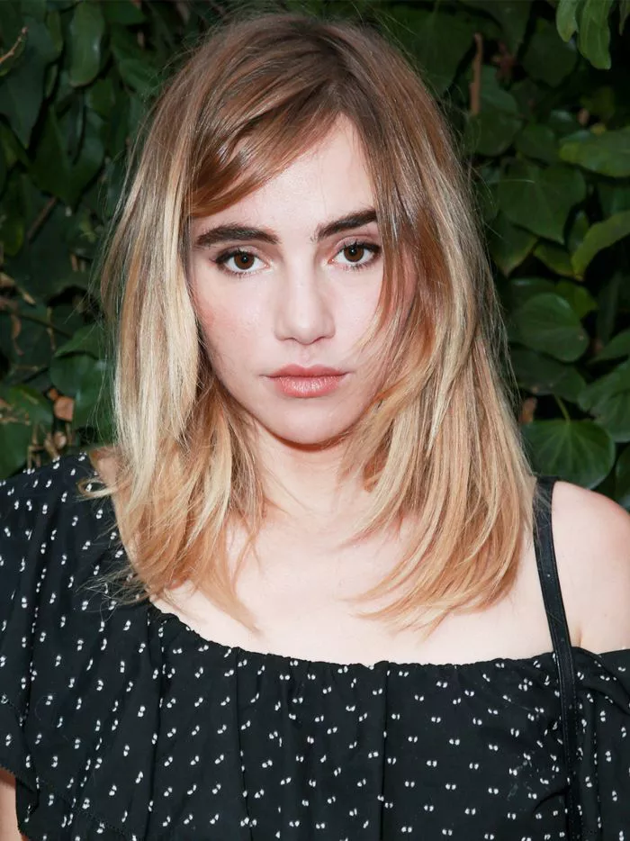 Suki Waterhouse with face-framing layers and side-swept bangs