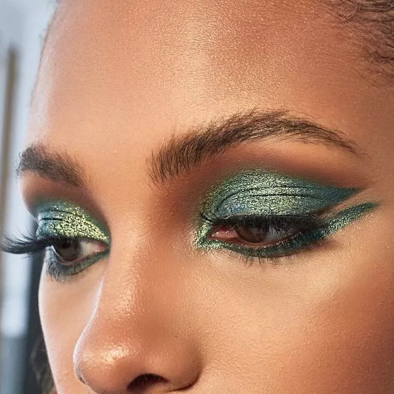 Emerald green glitter cut crease double-winged eyeshadow look
