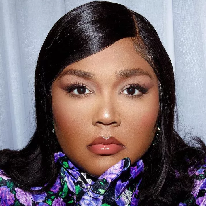 Lizzo shows off a matte makeup look with neutral tones