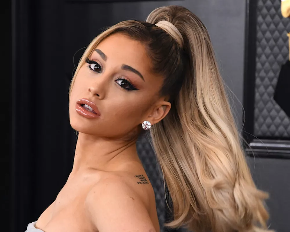 Ariana Grande wears winged liner and lip gloss to the 2020 Grammys