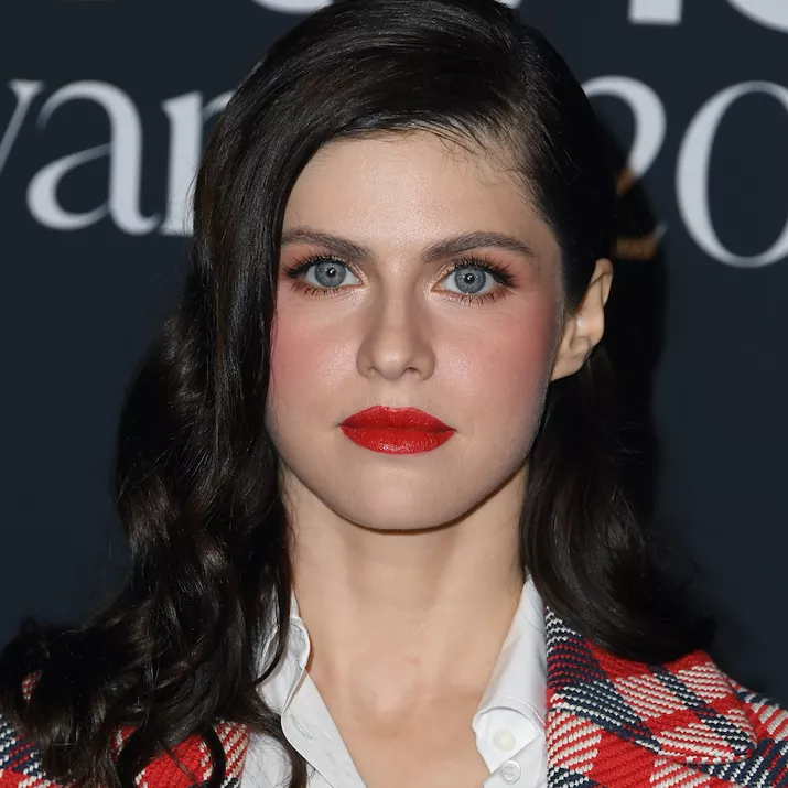 Alexandra Daddario wears pink blush, red lipstick, and natural lashes