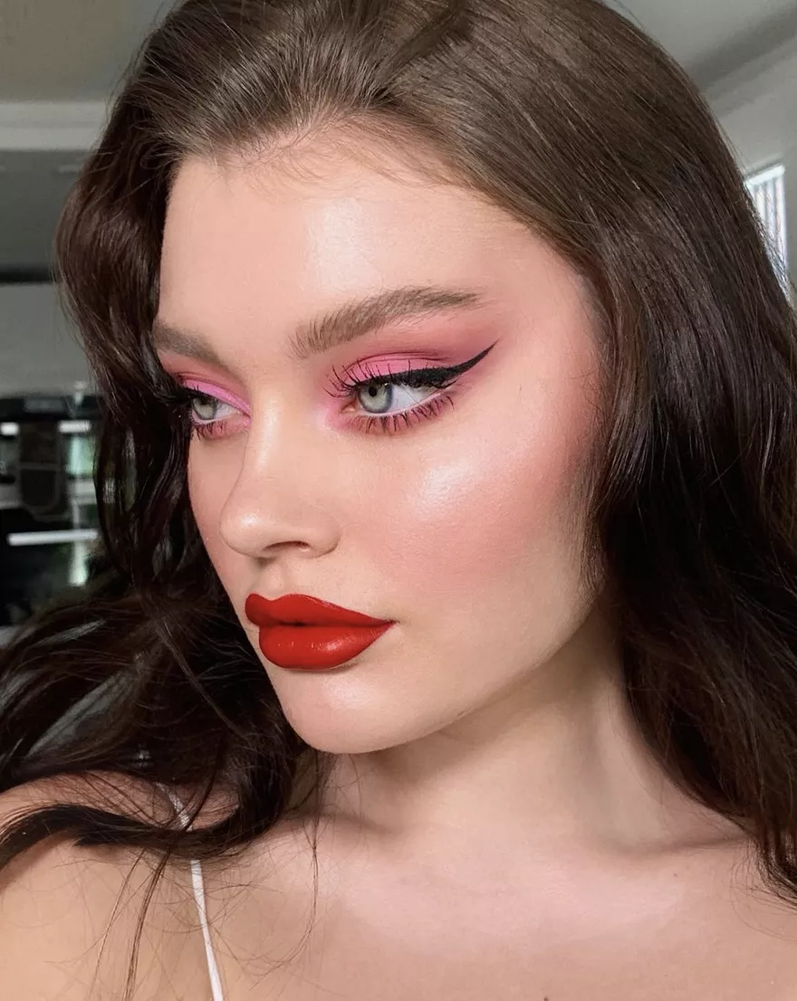 pink eye makeup with red lip