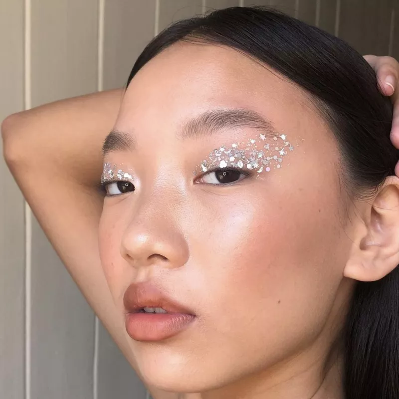 Silver glitter winged eye makeup