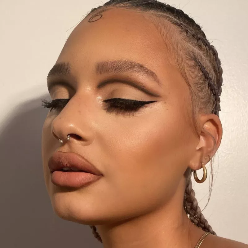 Woman wears winged eyeliner with smoky liner in crrease