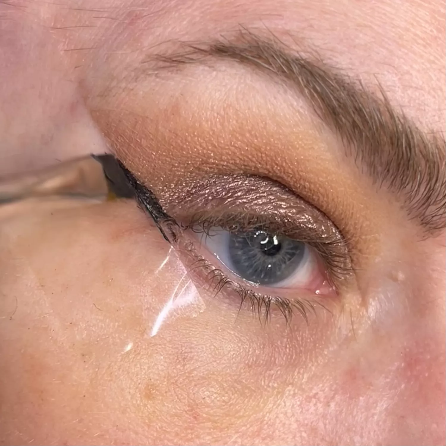 MAC makeup artist Keri Blair applying eyeliner with tape on lid. 