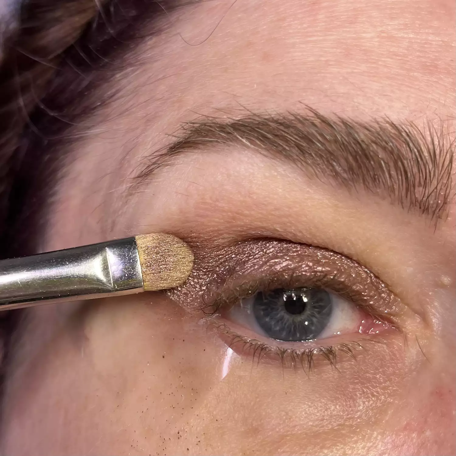 MAC makeup artist Keri Blair applying eyeshadow with tape on lid. 