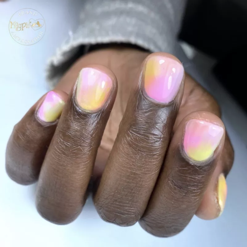 Warm-toned pastel gradient nail art