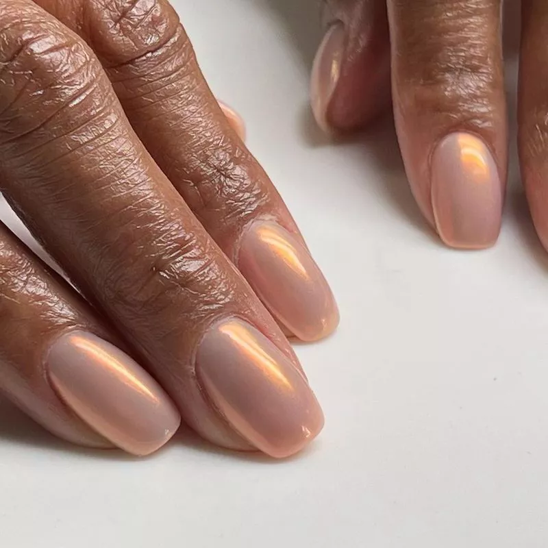 Reflective rose gold shellac manicure