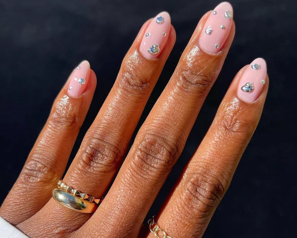 Light pink manicure with gems