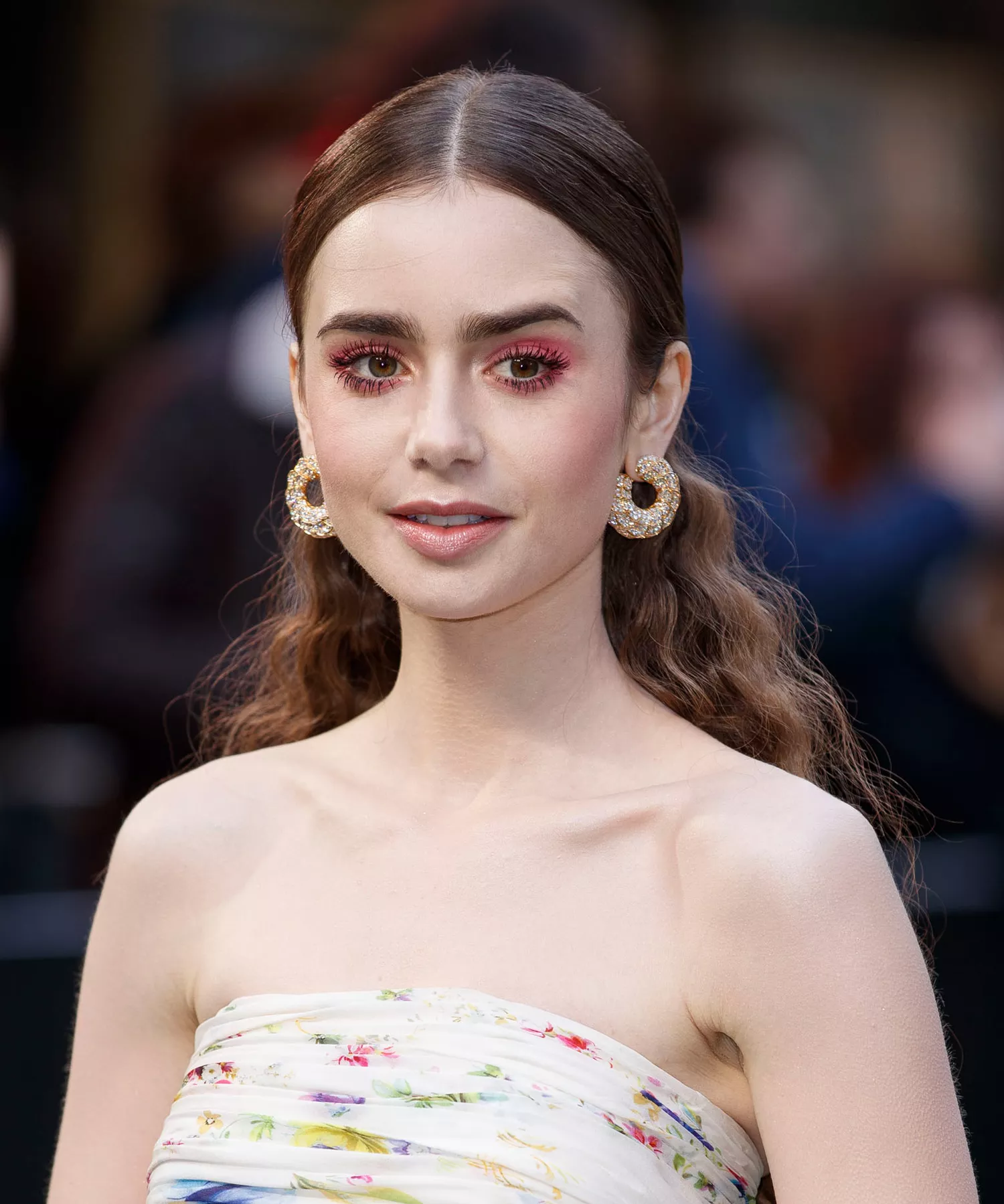 Lily Collins wearing blended pink eyeshadow