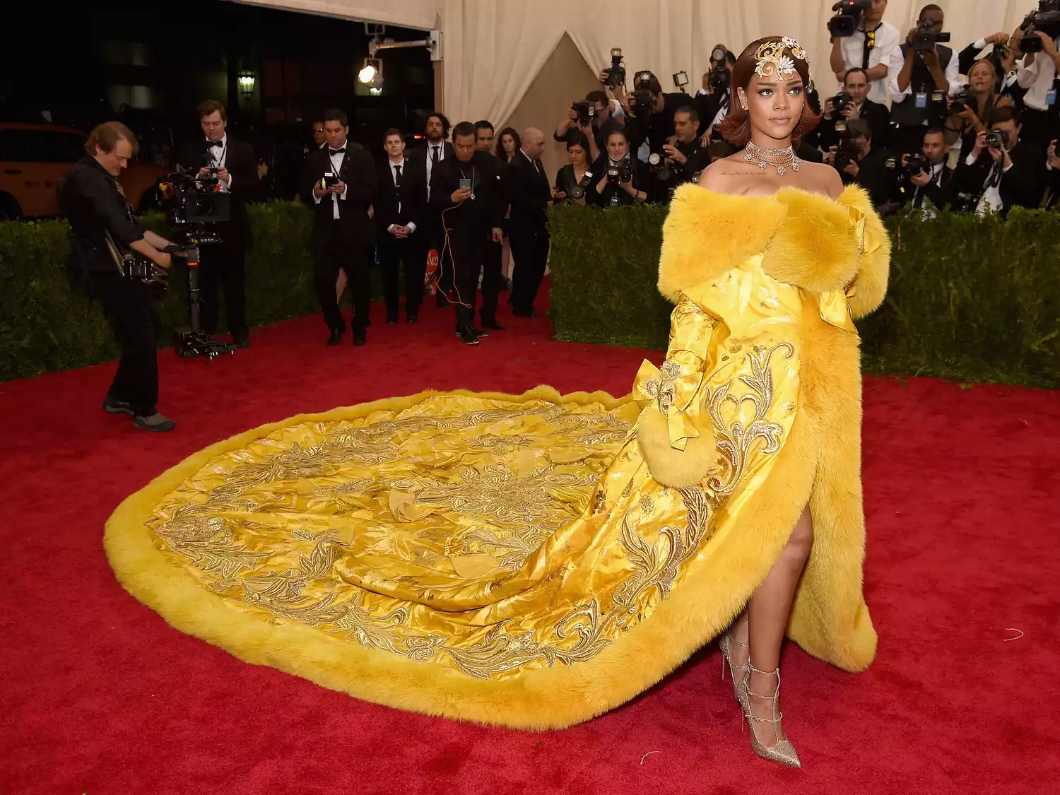 Rihanna wears a golden yellow embroidered Guo Pei gown with train to the 2015 Met Gala
