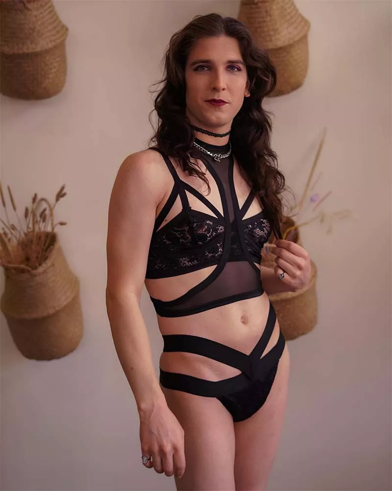 Model wearing black lace Cantiq set