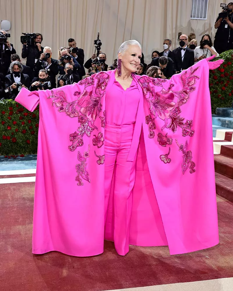 Glenn Close wearing a hot pink Velentino look at the 2022 Met Gala.