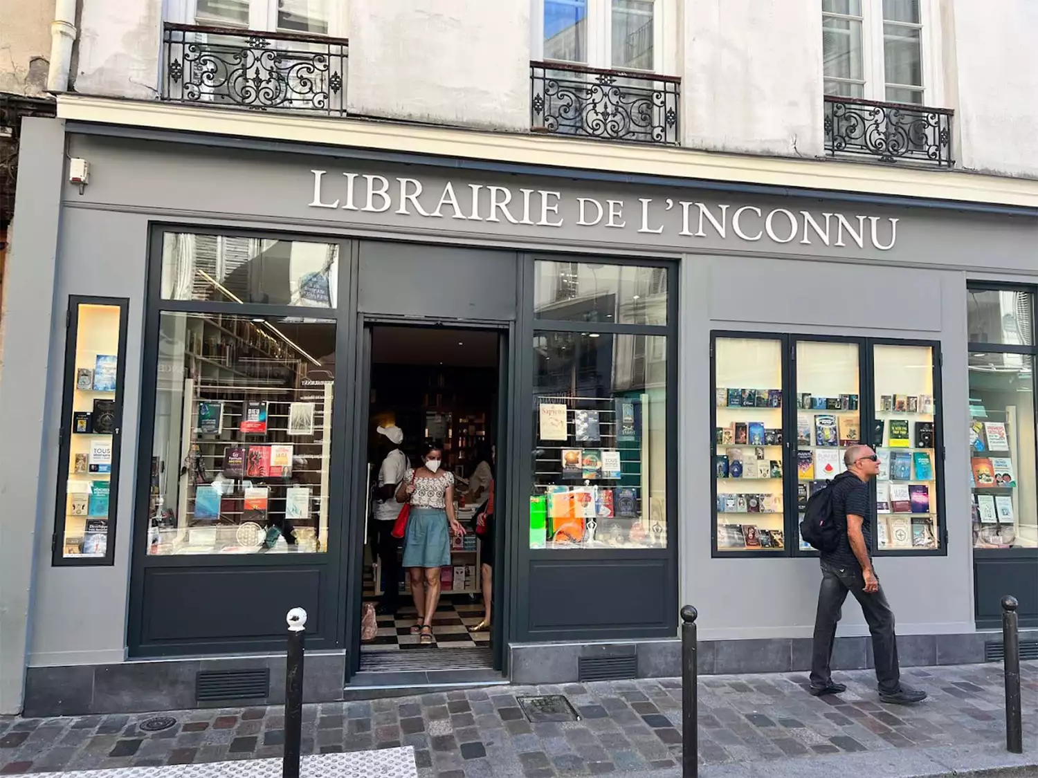 La Librarie De L'Inconnu storefront.