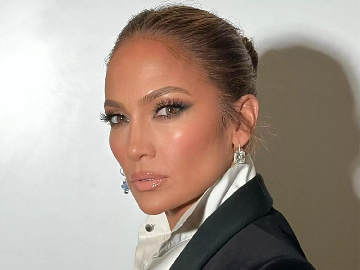 Jennifer Lopez selfie