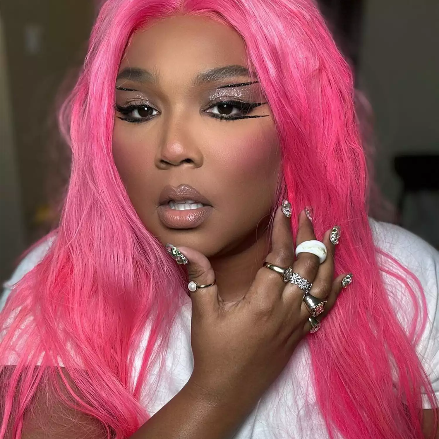 Lizzo wearing hot pink hair and a sea glass gem manicure 