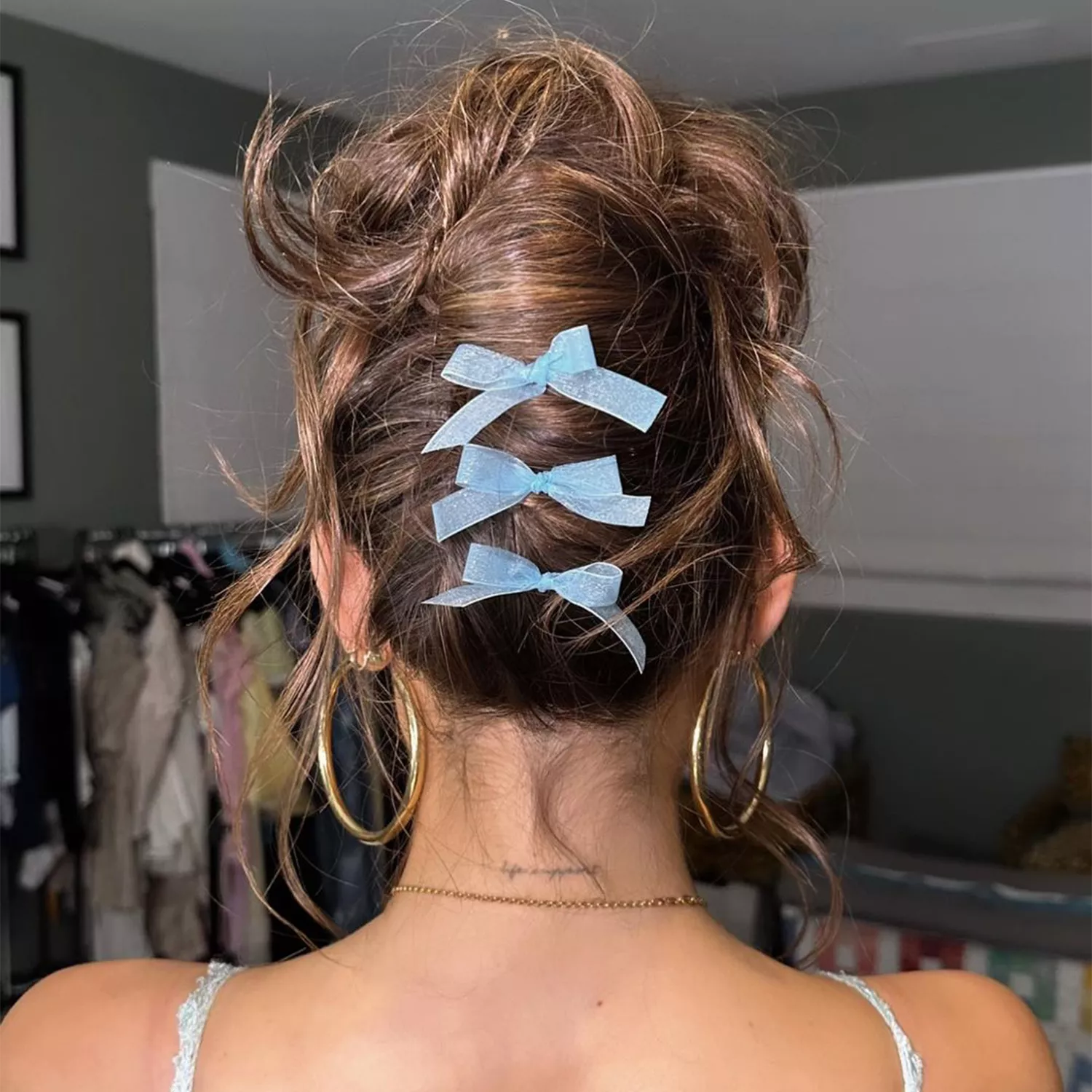 Madison Beer's bow hairstyle 